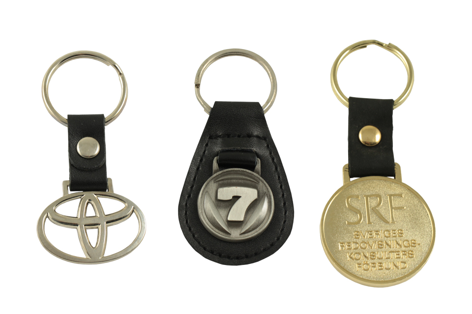 Metal keychain with leather